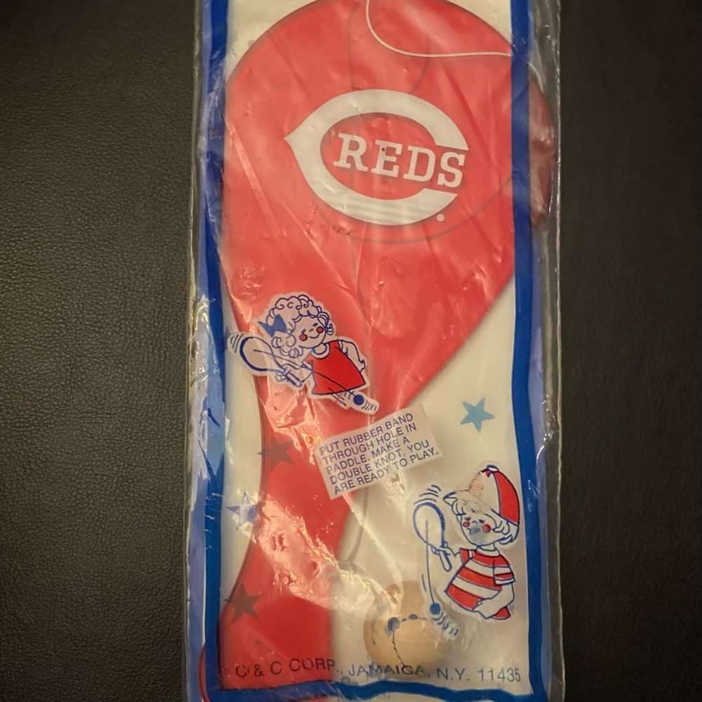Vintage Cincinnati reds MLB souvenir paddle ball collectible. New. Unopened 1976